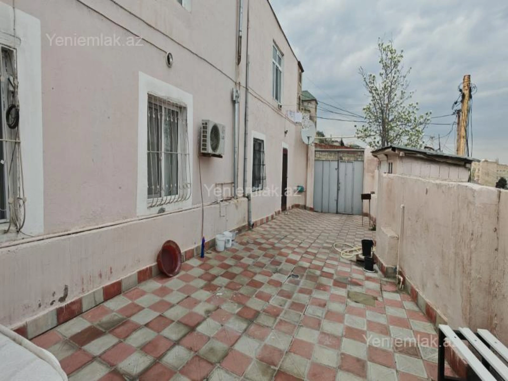 Satılır 4 otaqlı həyət evi 200 m²