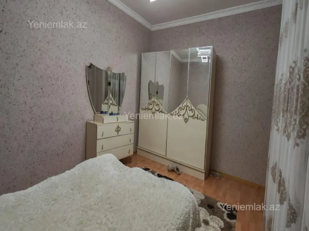 Satılır 4 otaqlı həyət evi 200 m²