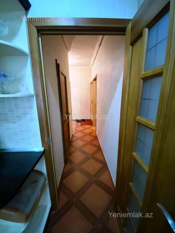 Satılır 2 otaqlı köhnə tikili 60 m²