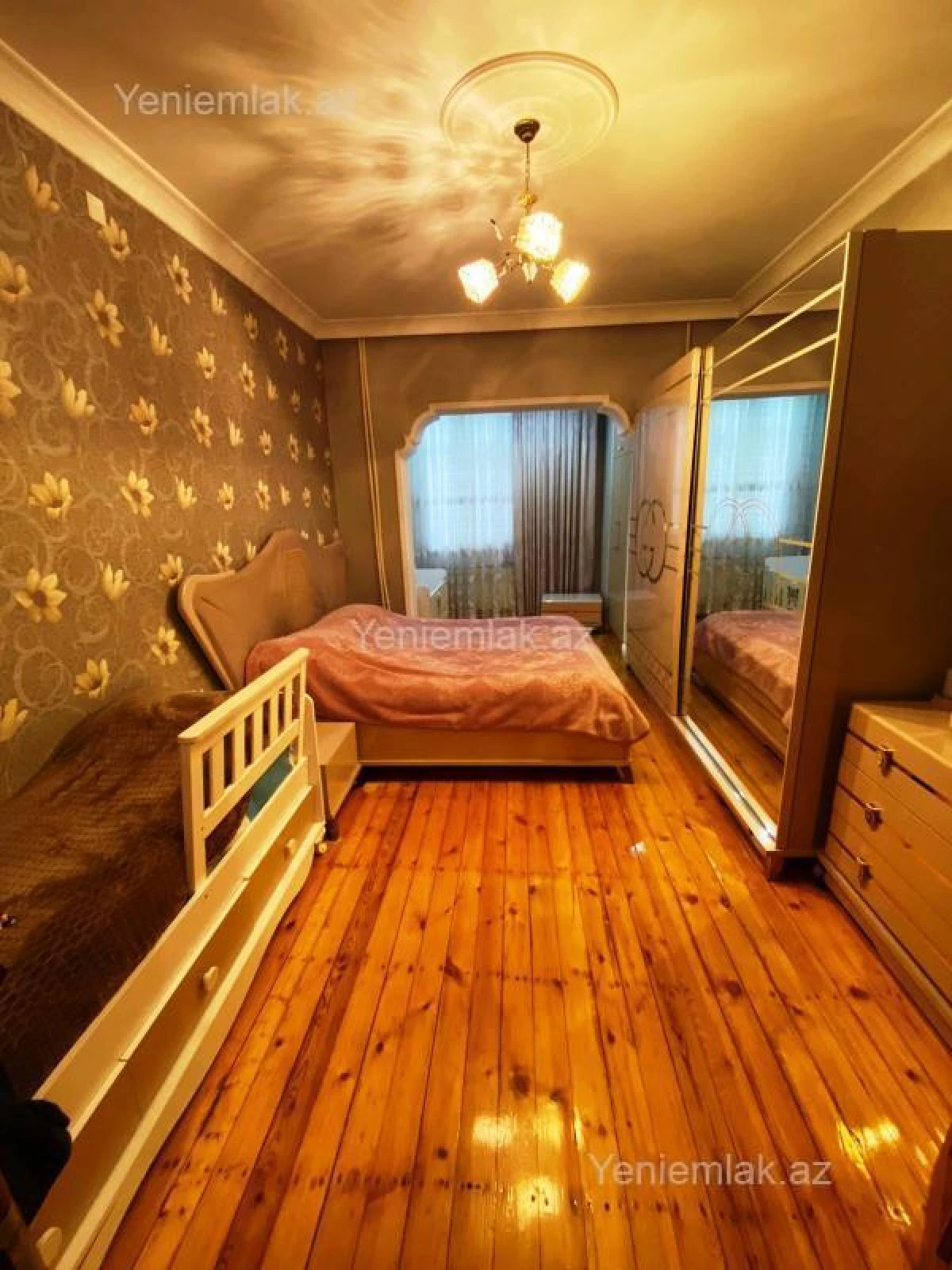 Satılır 2 otaqlı köhnə tikili 60 m²