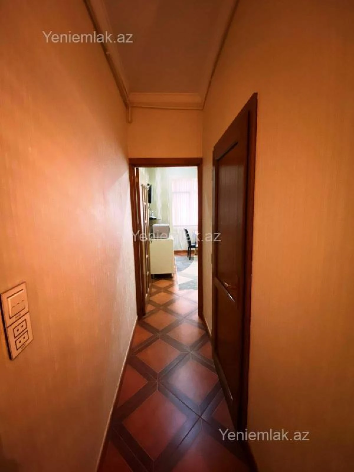 Satılır 2 otaqlı köhnə tikili 60 m²