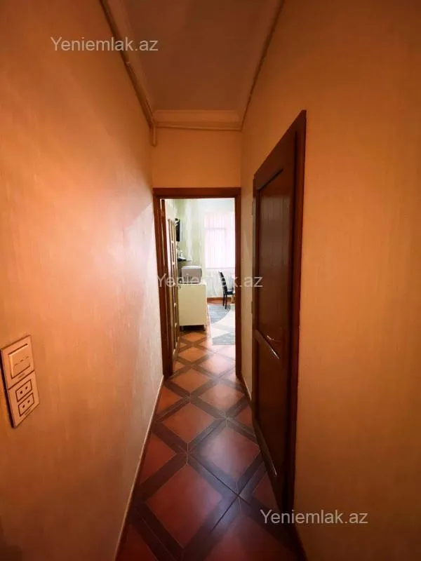 Satılır 2 otaqlı köhnə tikili 60 m²