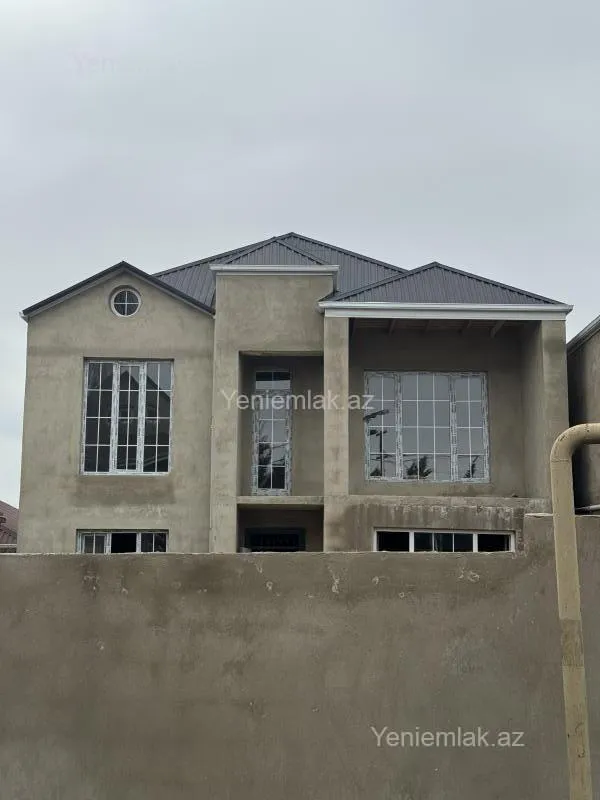 Satılır 6 otaqlı həyət evi 220 m²