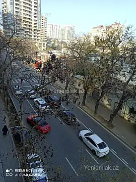 Satılır 2 otaqlı köhnə tikili 60 m²