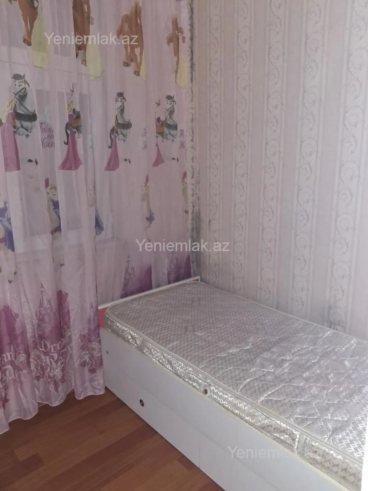 Satılır 3 otaqlı köhnə tikili 55 m²
