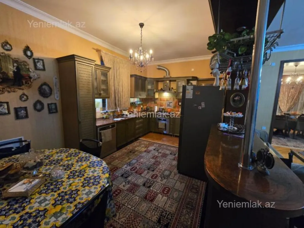 Satılır 7 otaqlı həyət evi 600 m²