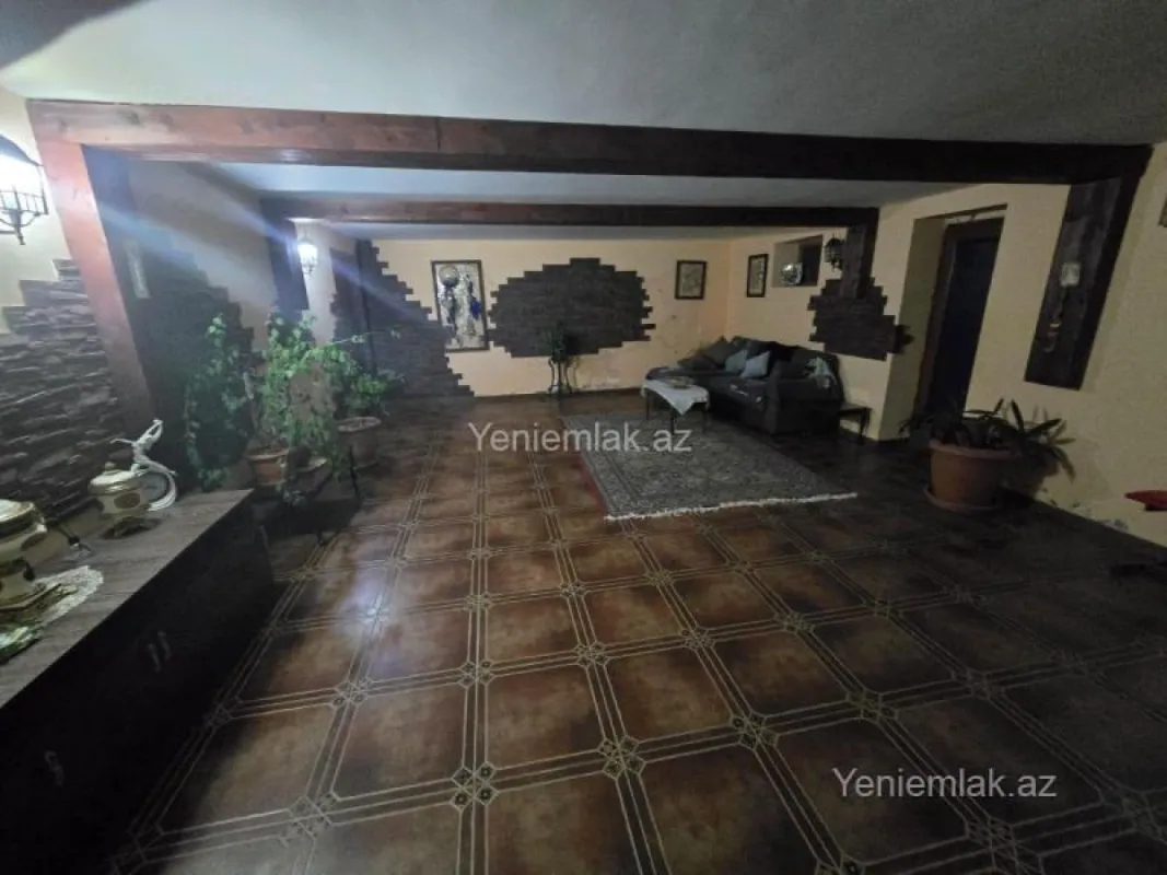 Satılır 7 otaqlı həyət evi 600 m²