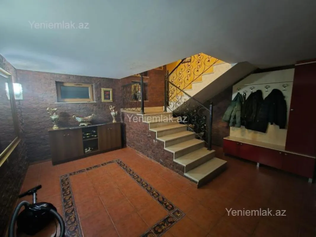 Satılır 7 otaqlı həyət evi 600 m²