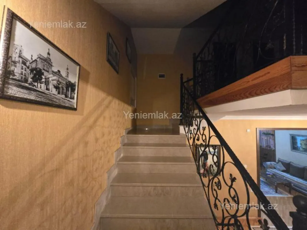 Satılır 7 otaqlı həyət evi 600 m²