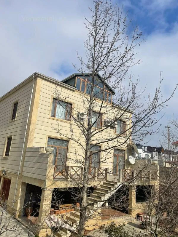 Satılır 7 otaqlı həyət evi 600 m²
