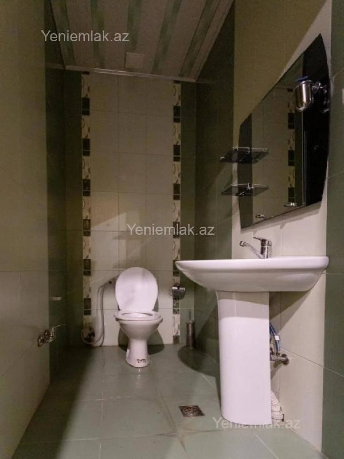 Satılır 9 otaqlı həyət evi 600 m²