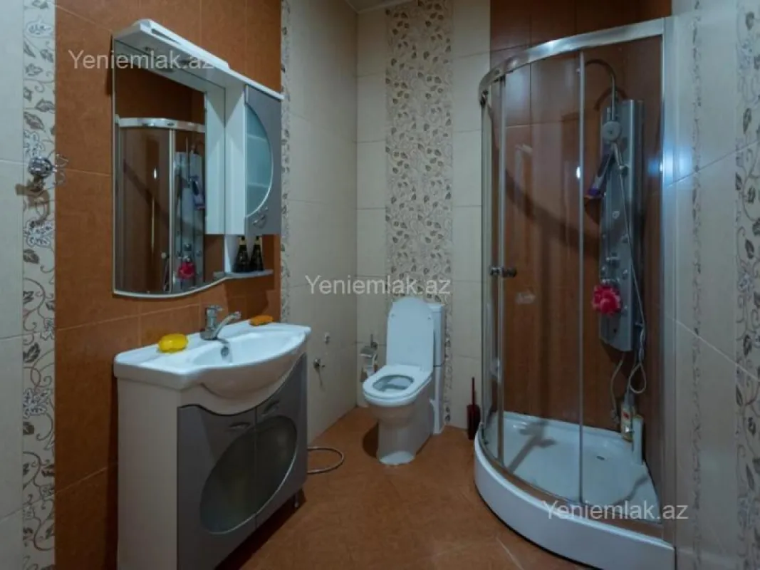 Satılır 9 otaqlı həyət evi 600 m²