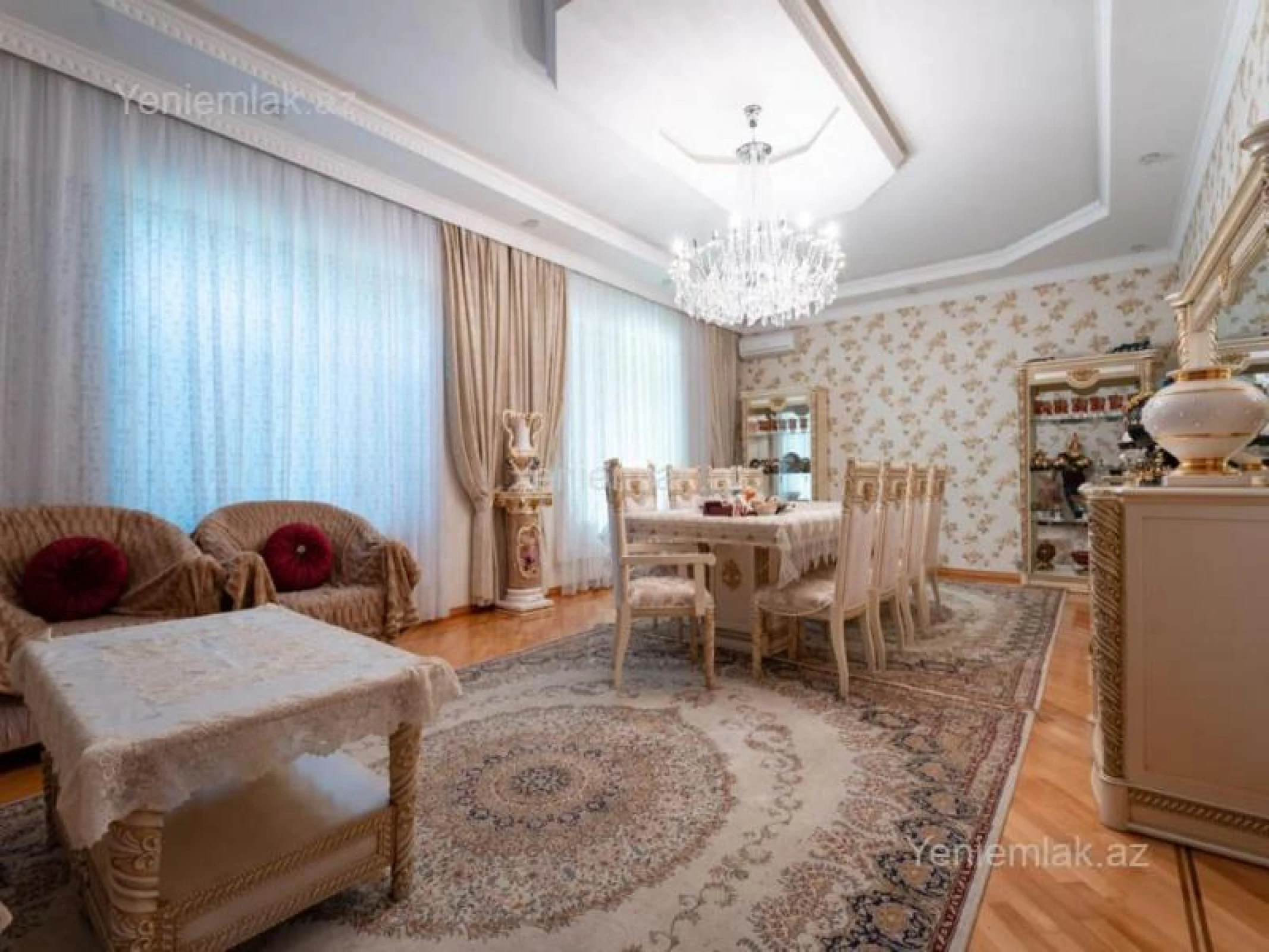 Satılır 9 otaqlı həyət evi 600 m²