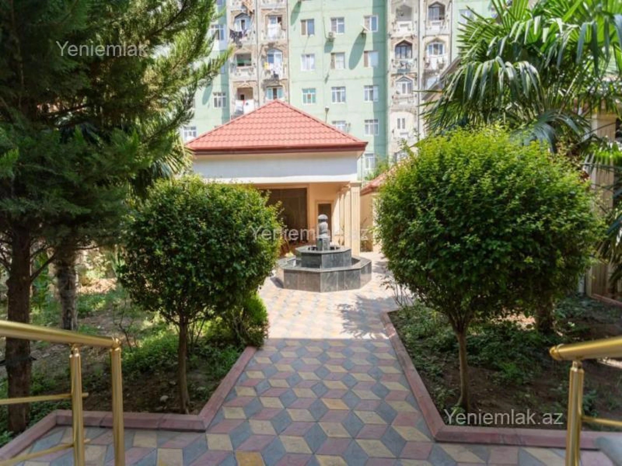 Satılır 9 otaqlı həyət evi 600 m²