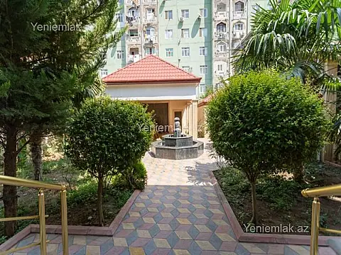 Satılır 9 otaqlı həyət evi 600 m²
