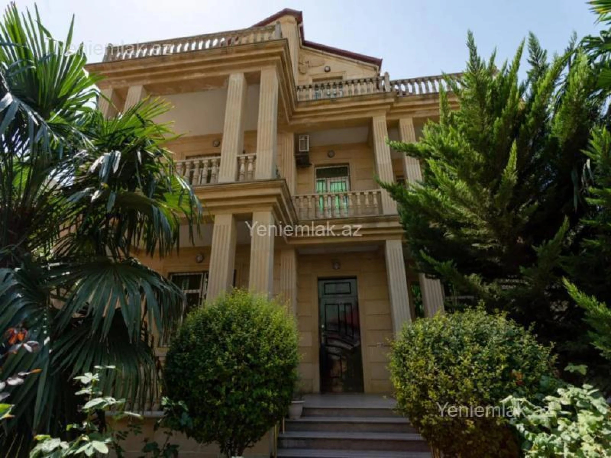 Satılır 9 otaqlı həyət evi 600 m²