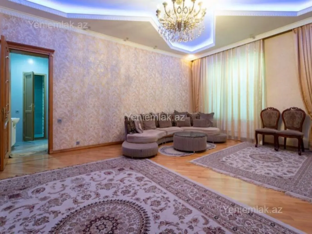 Satılır 9 otaqlı həyət evi 600 m²