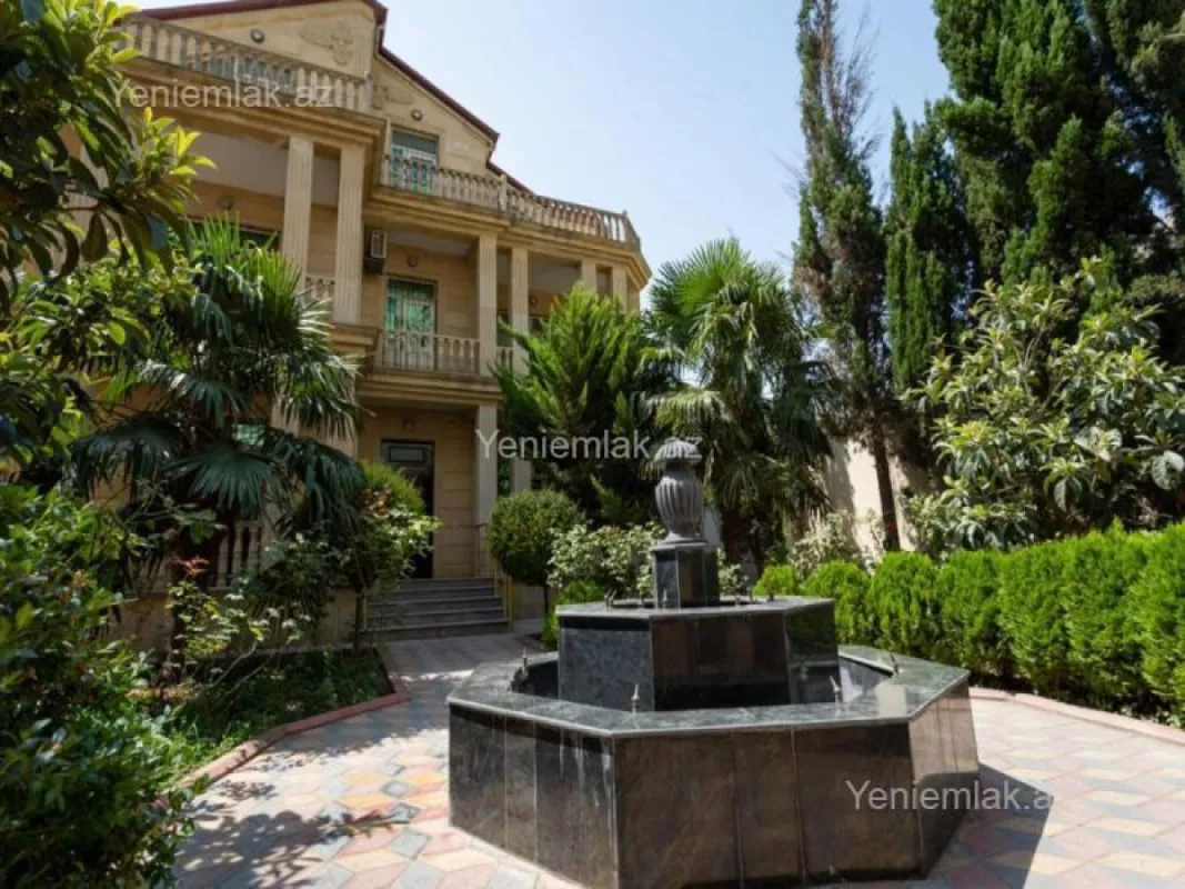Satılır 9 otaqlı həyət evi 600 m²