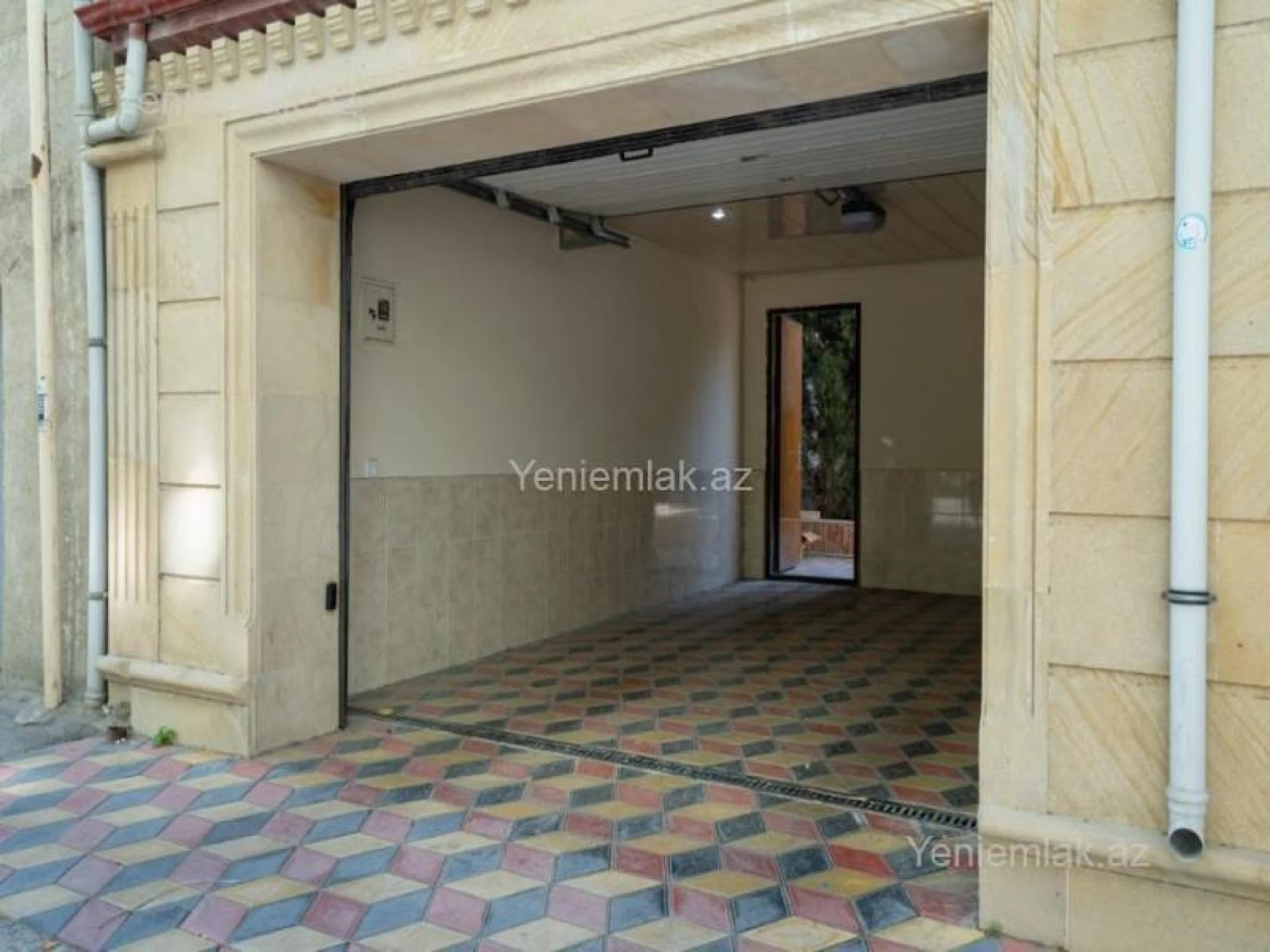 Satılır 9 otaqlı həyət evi 600 m²