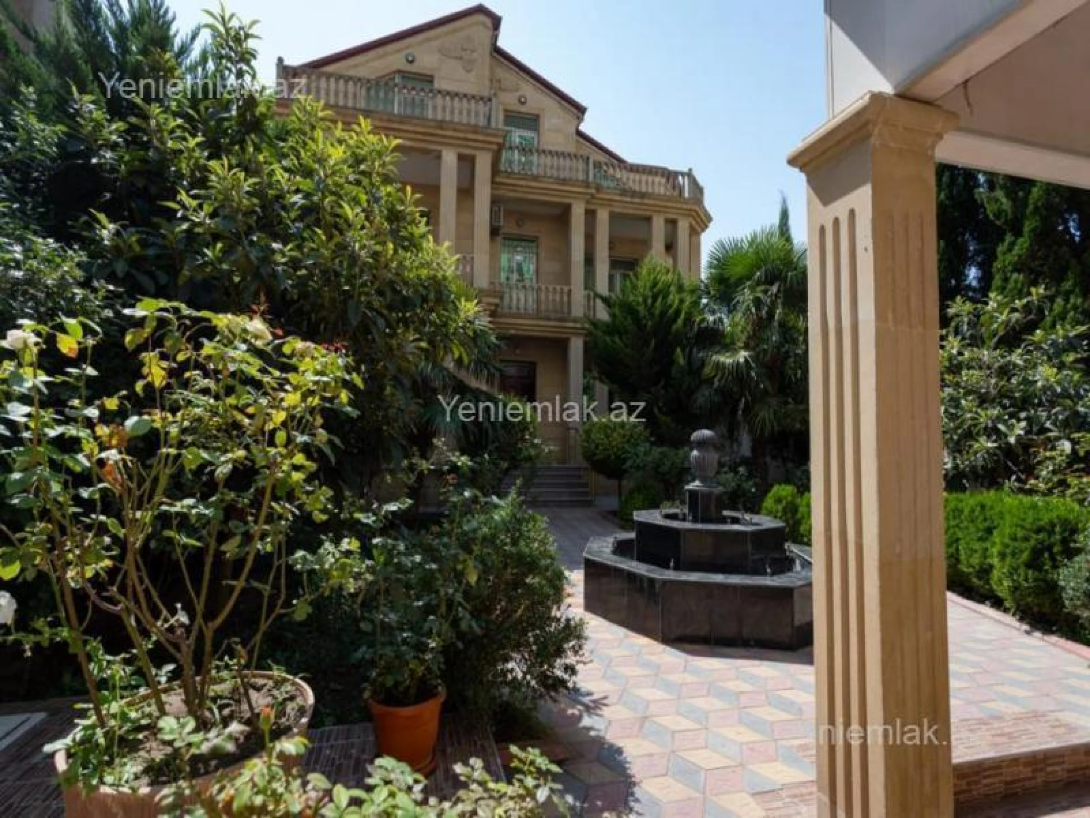 Satılır 9 otaqlı həyət evi 600 m²