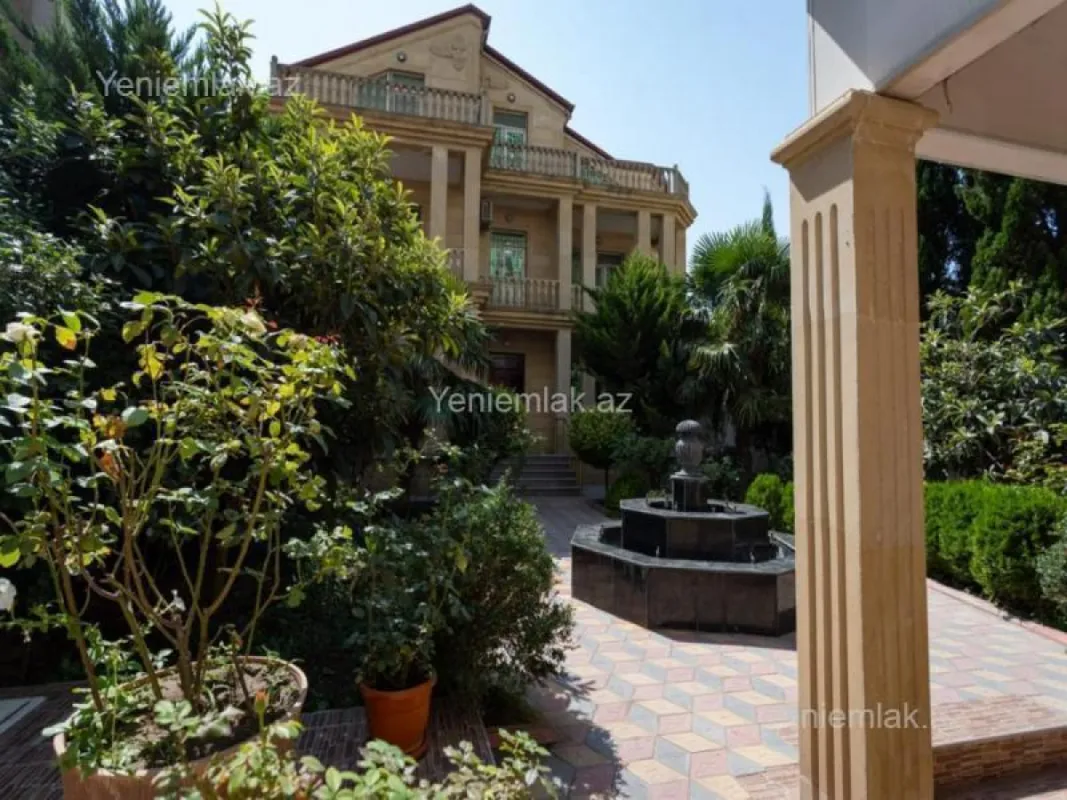 Satılır 9 otaqlı həyət evi 600 m²