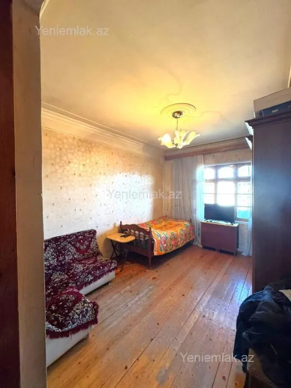 Satılır 3 otaqlı köhnə tikili 80 m²
