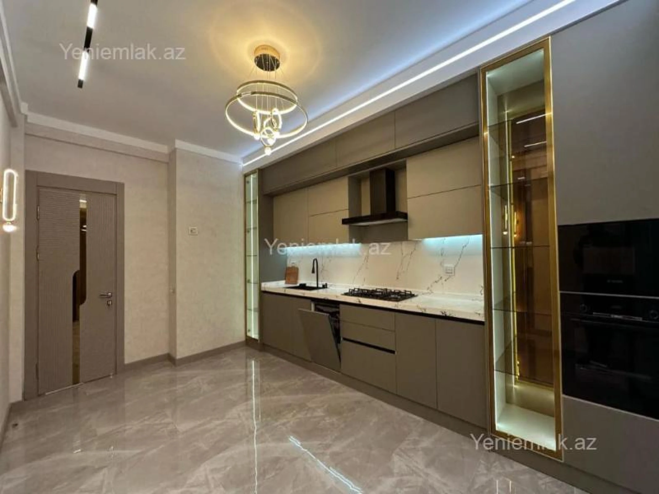 Satılır 4 otaqlı yeni tikili 245 m²