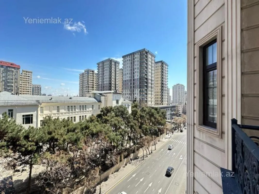 Satılır 4 otaqlı yeni tikili 245 m²