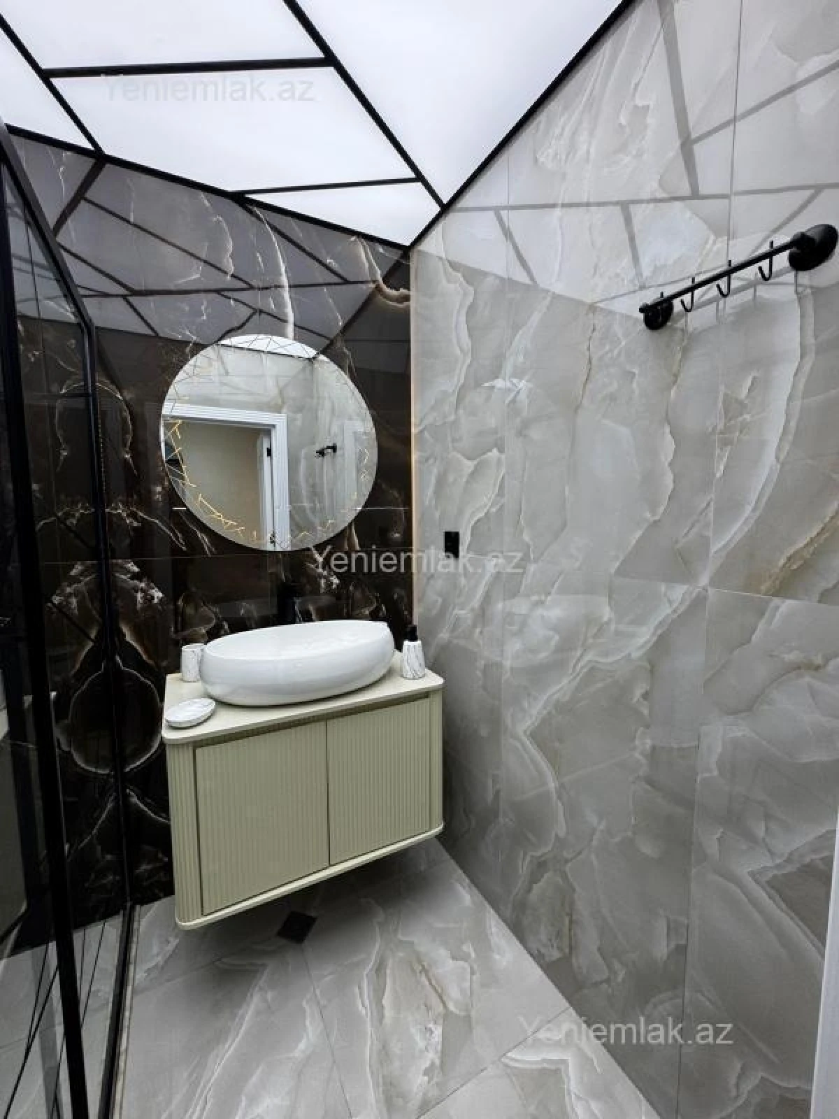 Satılır 2 otaqlı köhnə tikili 65 m²