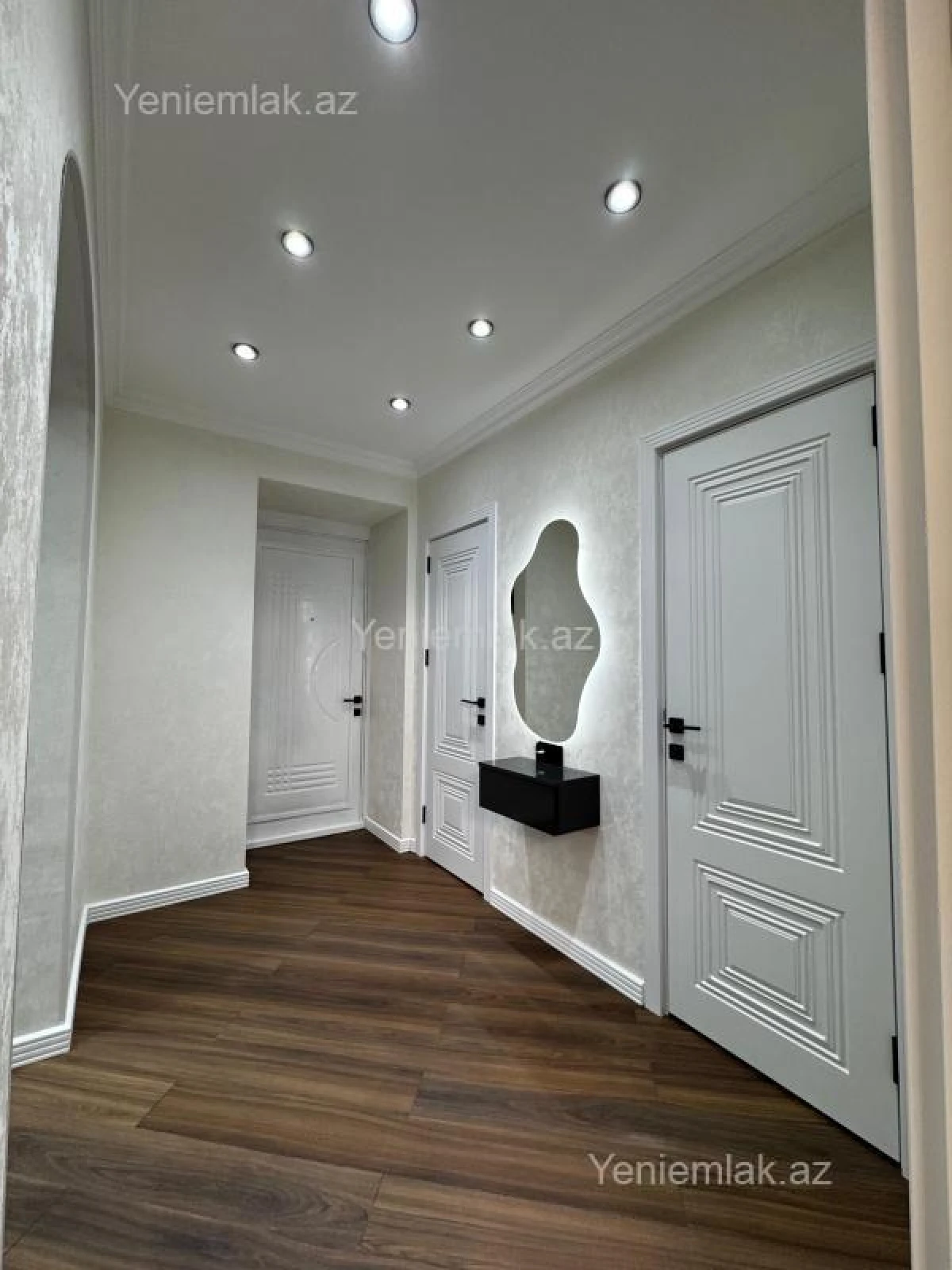 Satılır 2 otaqlı köhnə tikili 65 m²