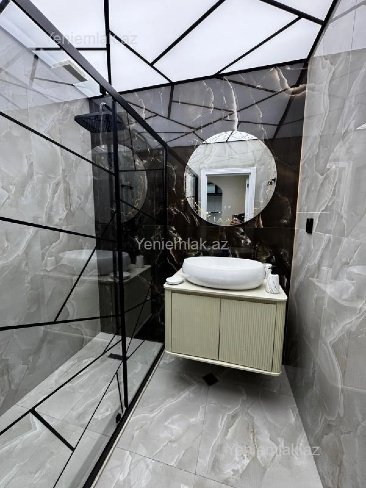 Satılır 2 otaqlı köhnə tikili 65 m²