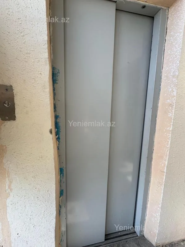 Satılır 2 otaqlı köhnə tikili 70 m²