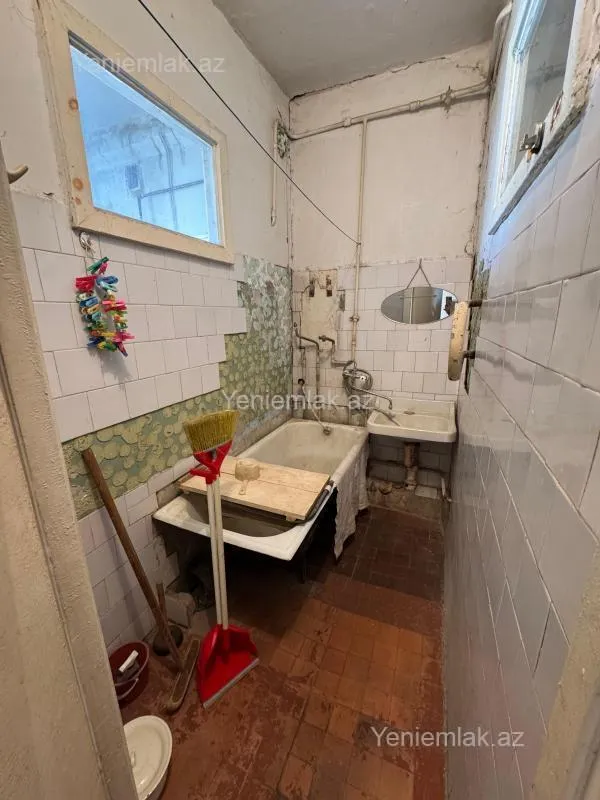 Satılır 2 otaqlı köhnə tikili 70 m²