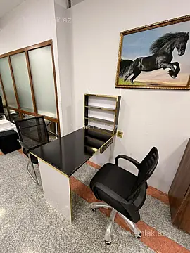 Satılır 4 otaqlı ofis 70 m²