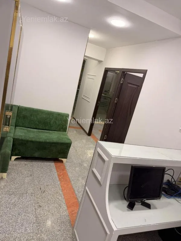 Satılır 4 otaqlı ofis 70 m²