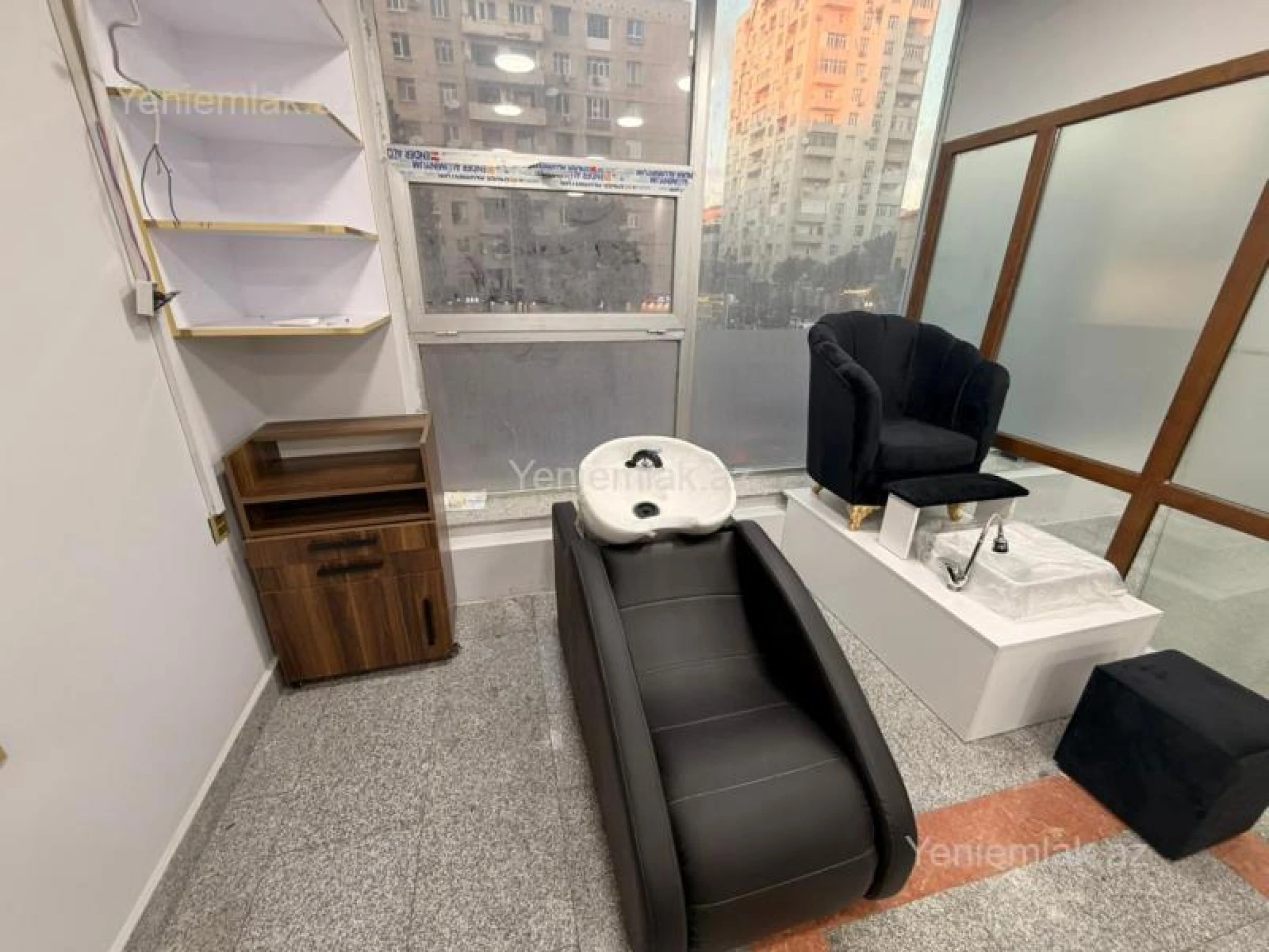 Satılır 4 otaqlı ofis 70 m²