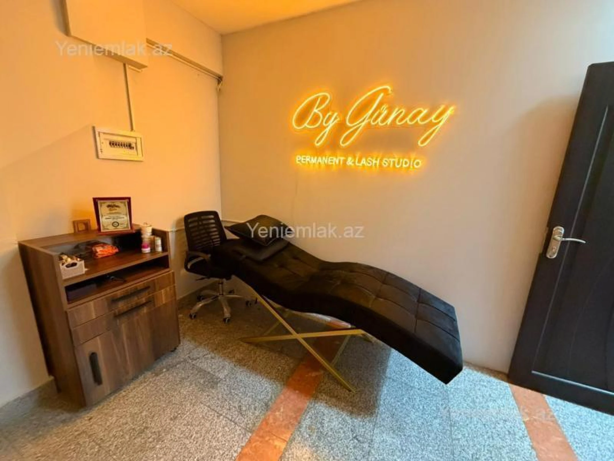 Satılır 4 otaqlı ofis 70 m²