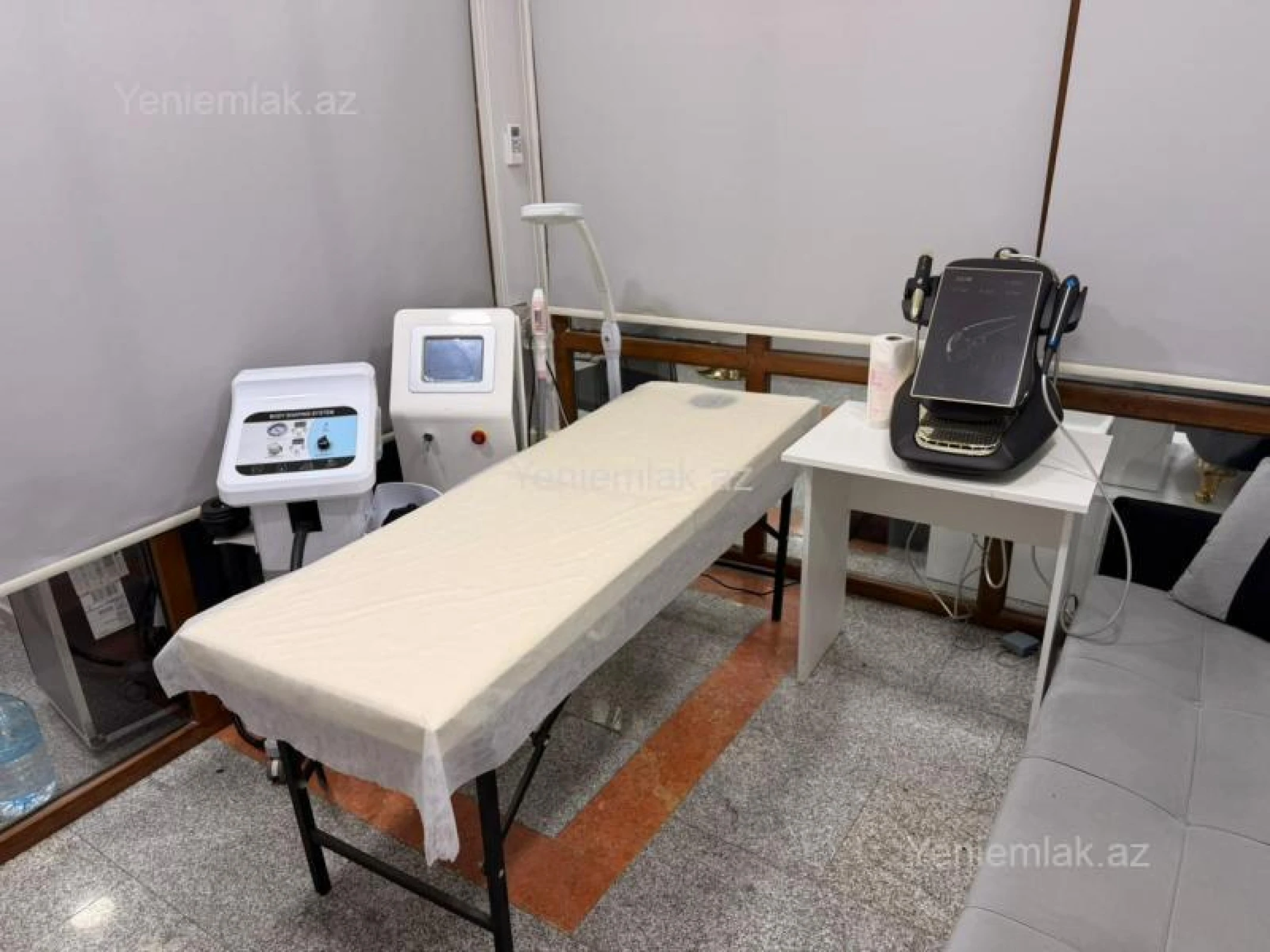 Satılır 4 otaqlı ofis 70 m²