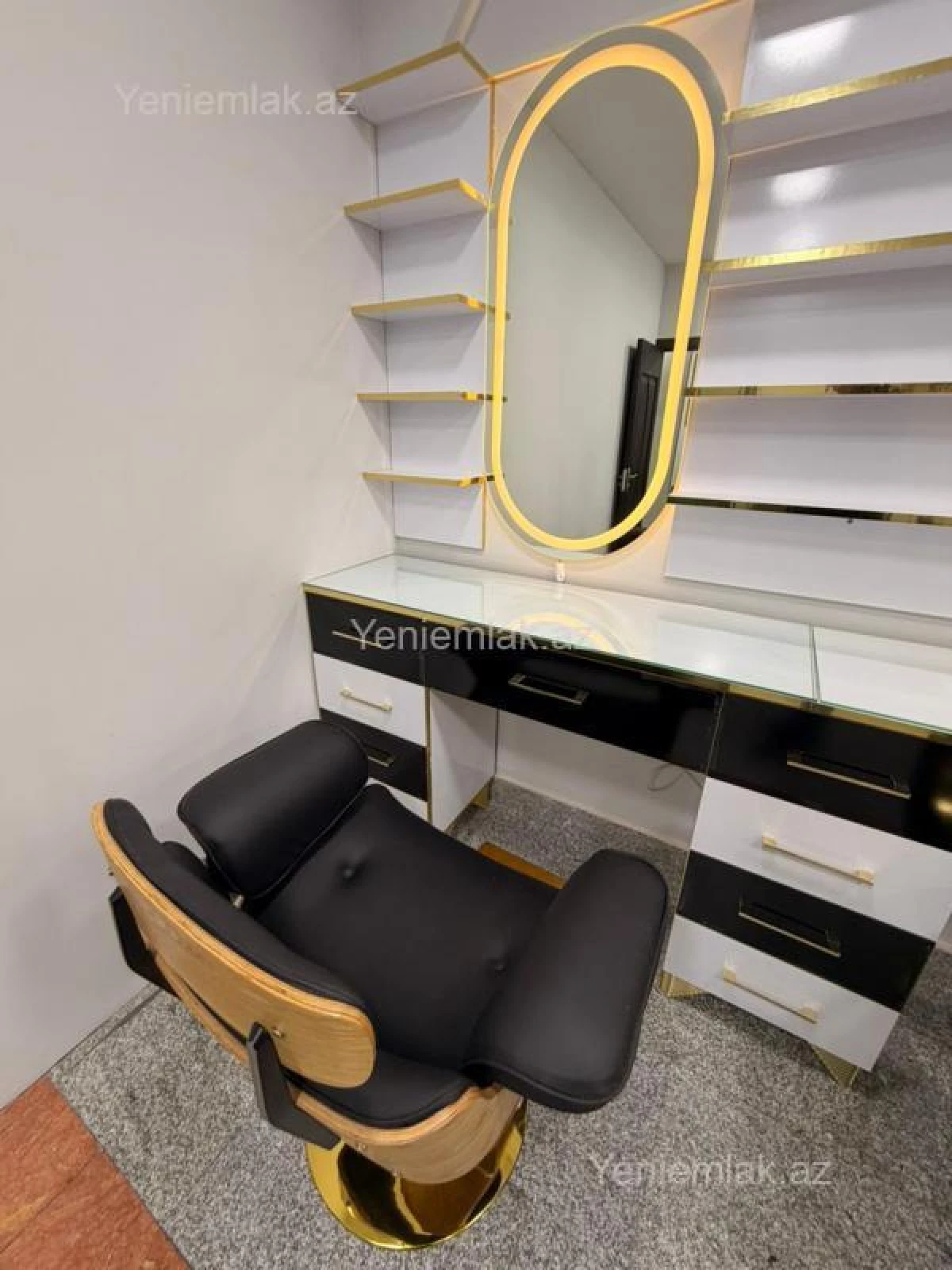 Satılır 4 otaqlı ofis 70 m²