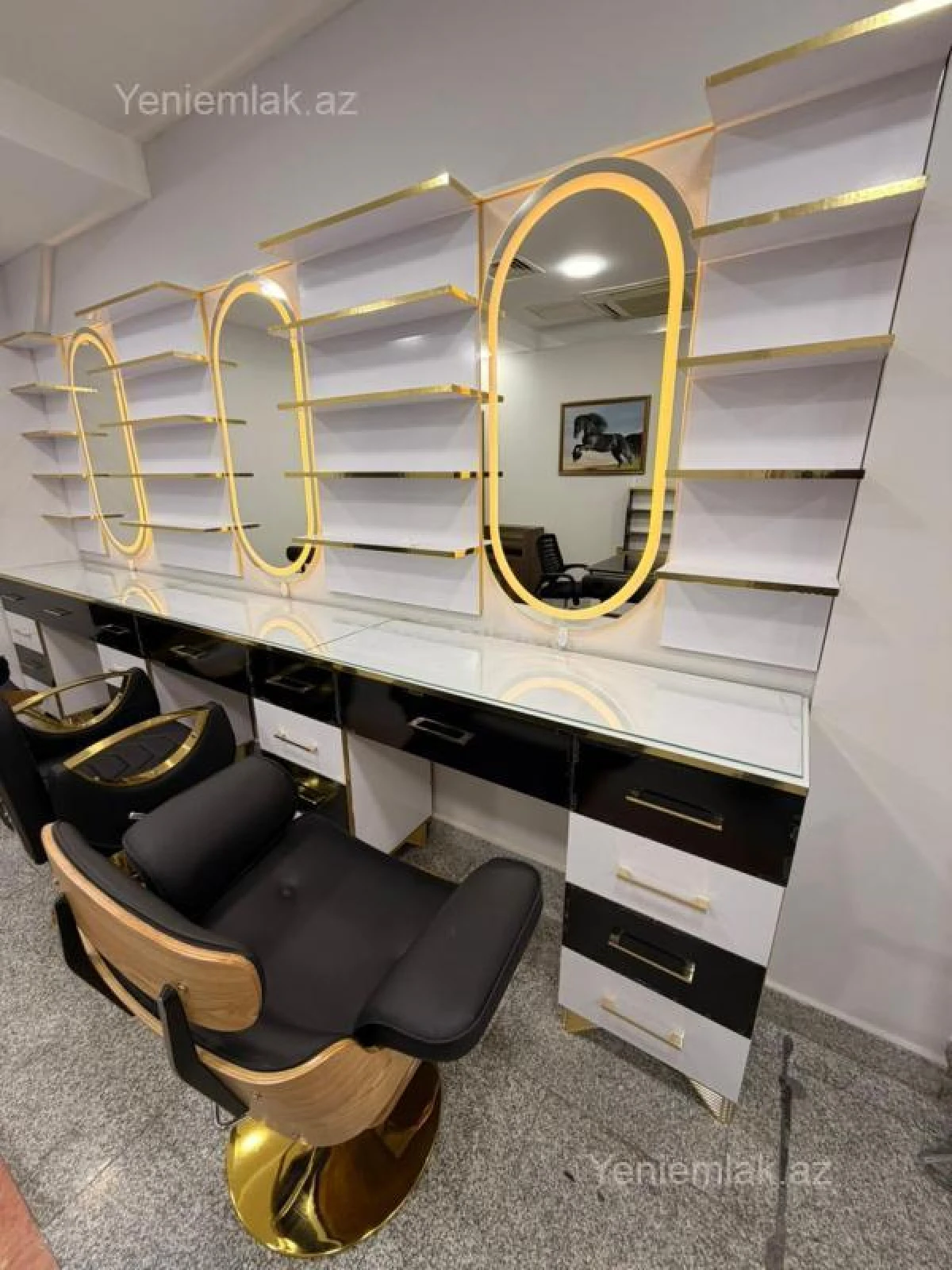 Satılır 4 otaqlı ofis 70 m²