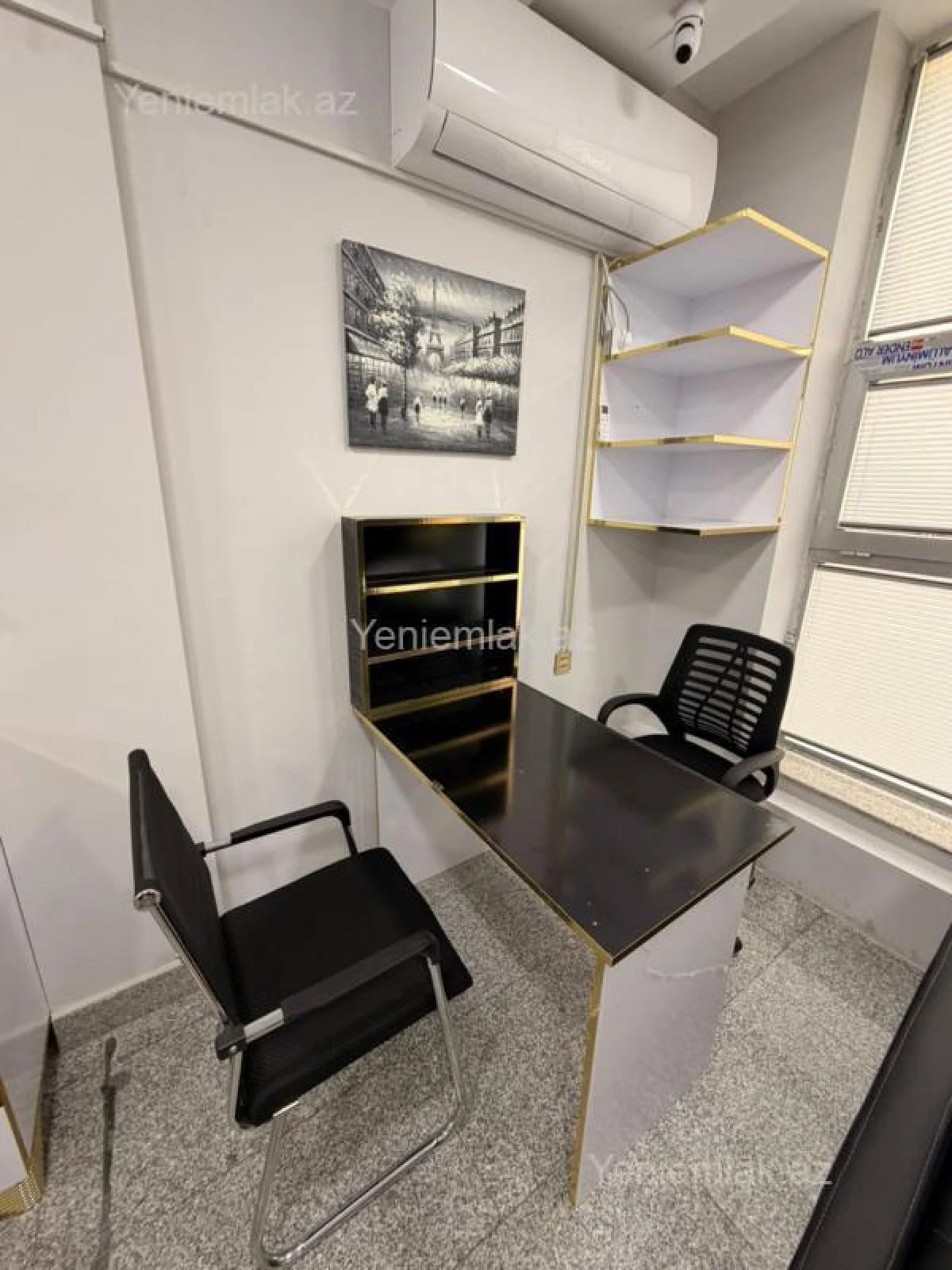Satılır 4 otaqlı ofis 70 m²