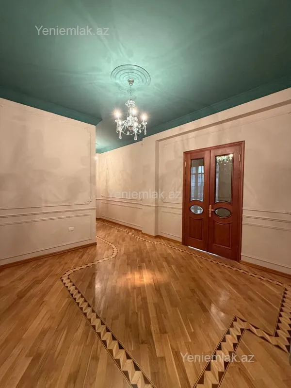 Satılır 3 otaqlı yeni tikili 175 m²