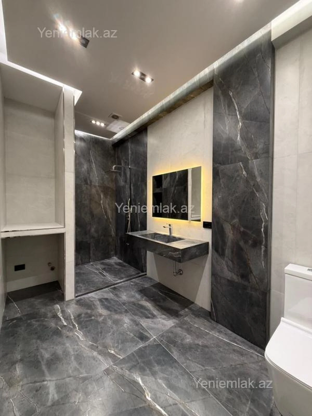 Satılır 3 otaqlı yeni tikili 175 m²