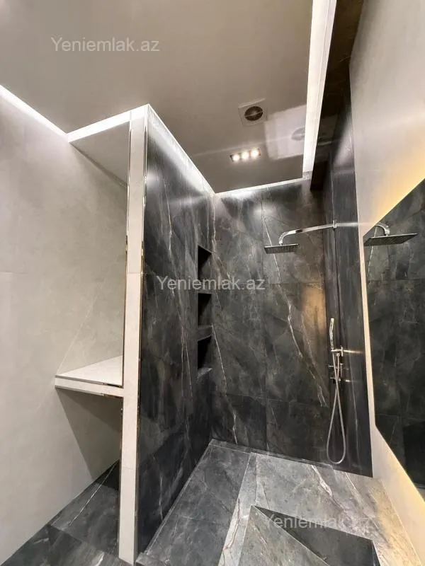 Satılır 3 otaqlı yeni tikili 175 m²