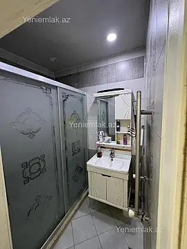 Satılır 3 otaqlı köhnə tikili 100 m²