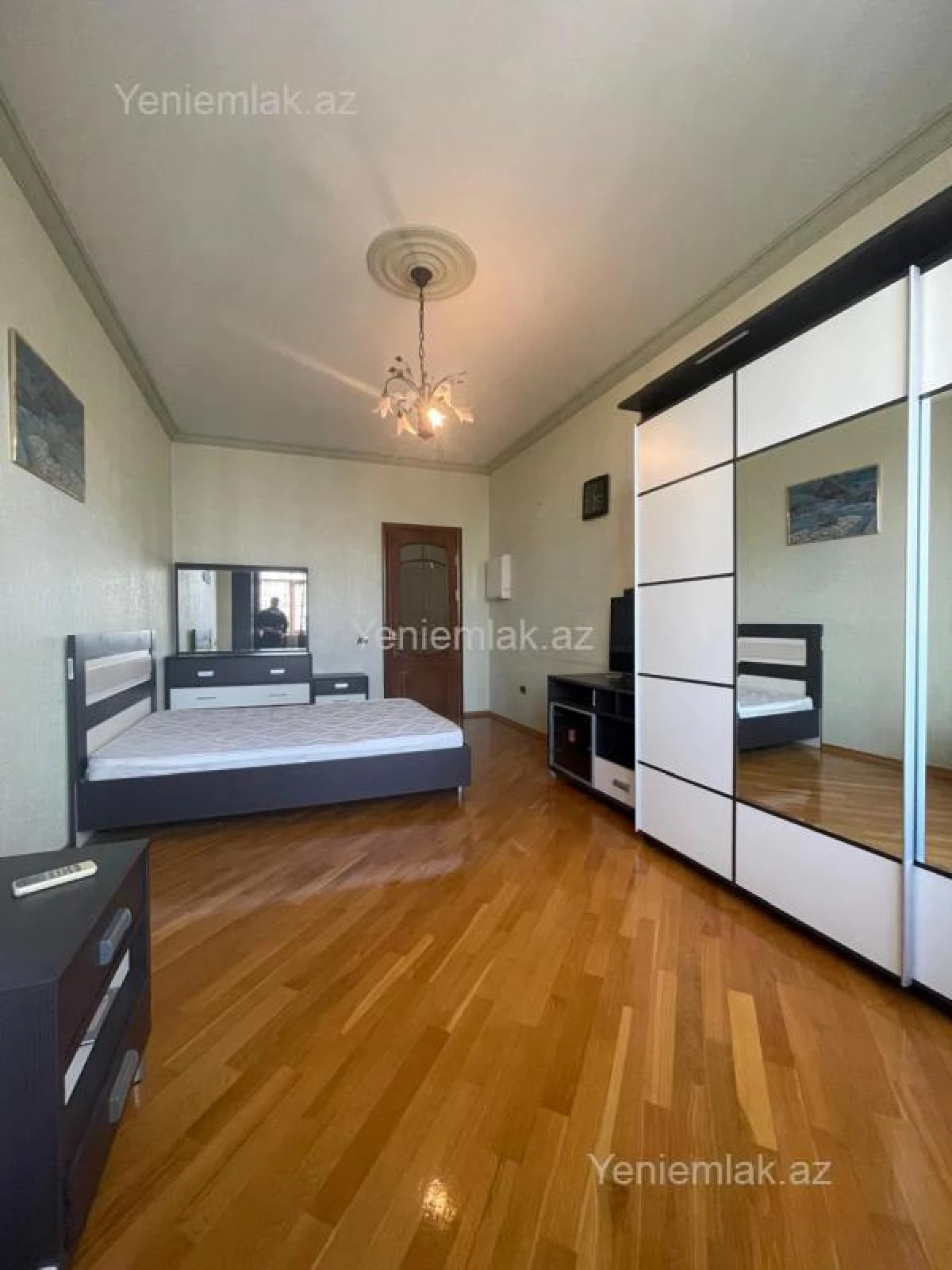 Satılır 5 otaqlı yeni tikili 250 m²