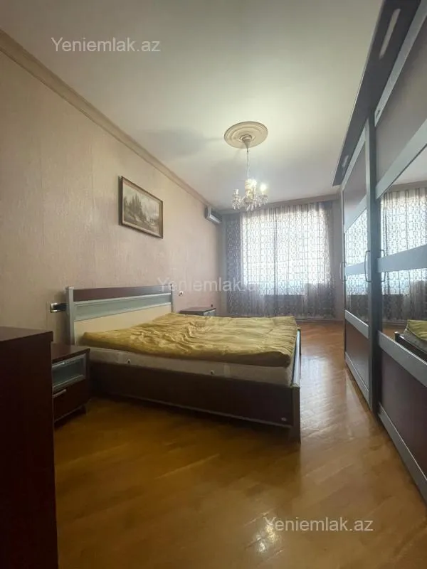 Satılır 5 otaqlı yeni tikili 250 m²