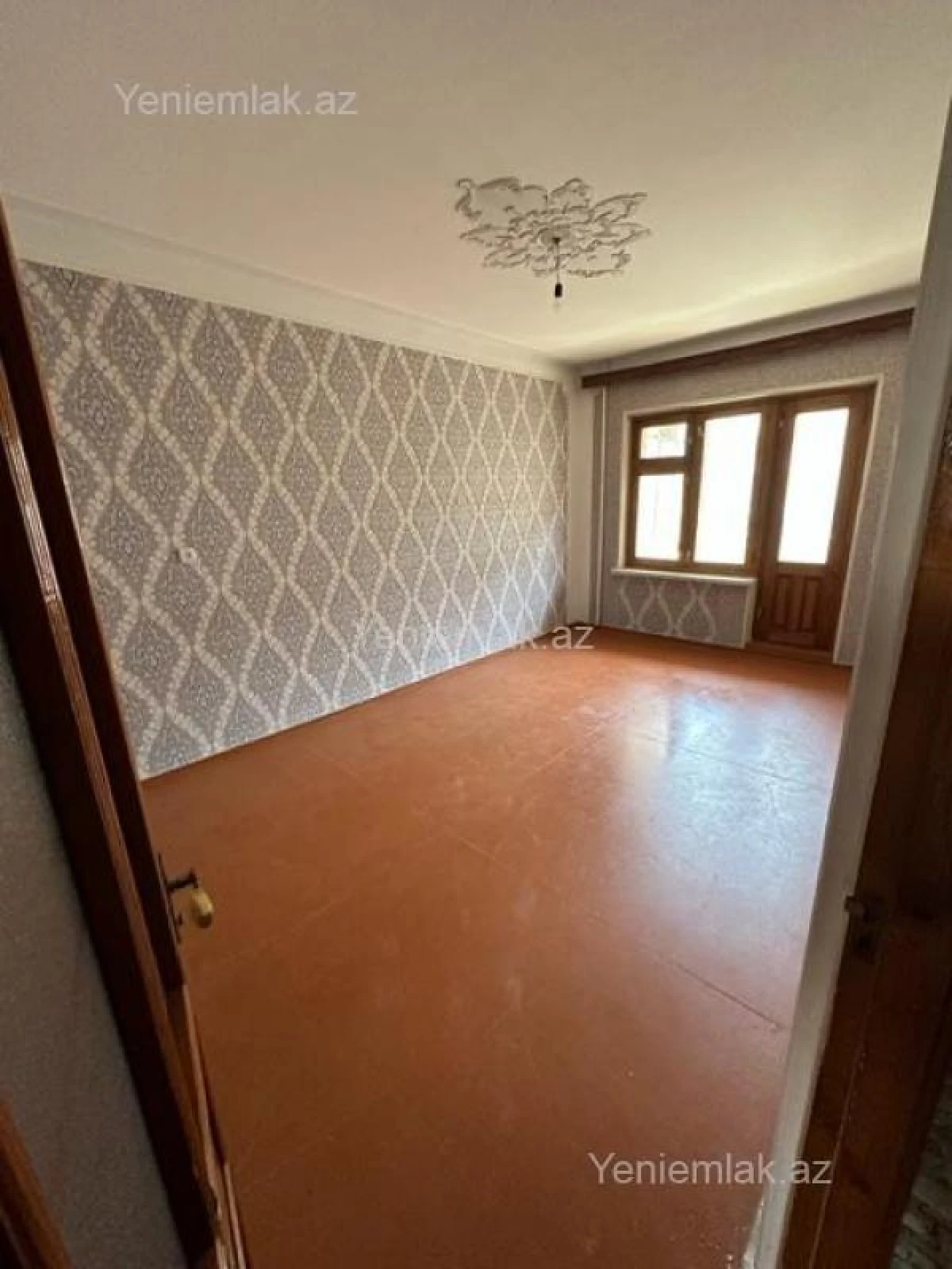 Satılır 3 otaqlı köhnə tikili 90 m²