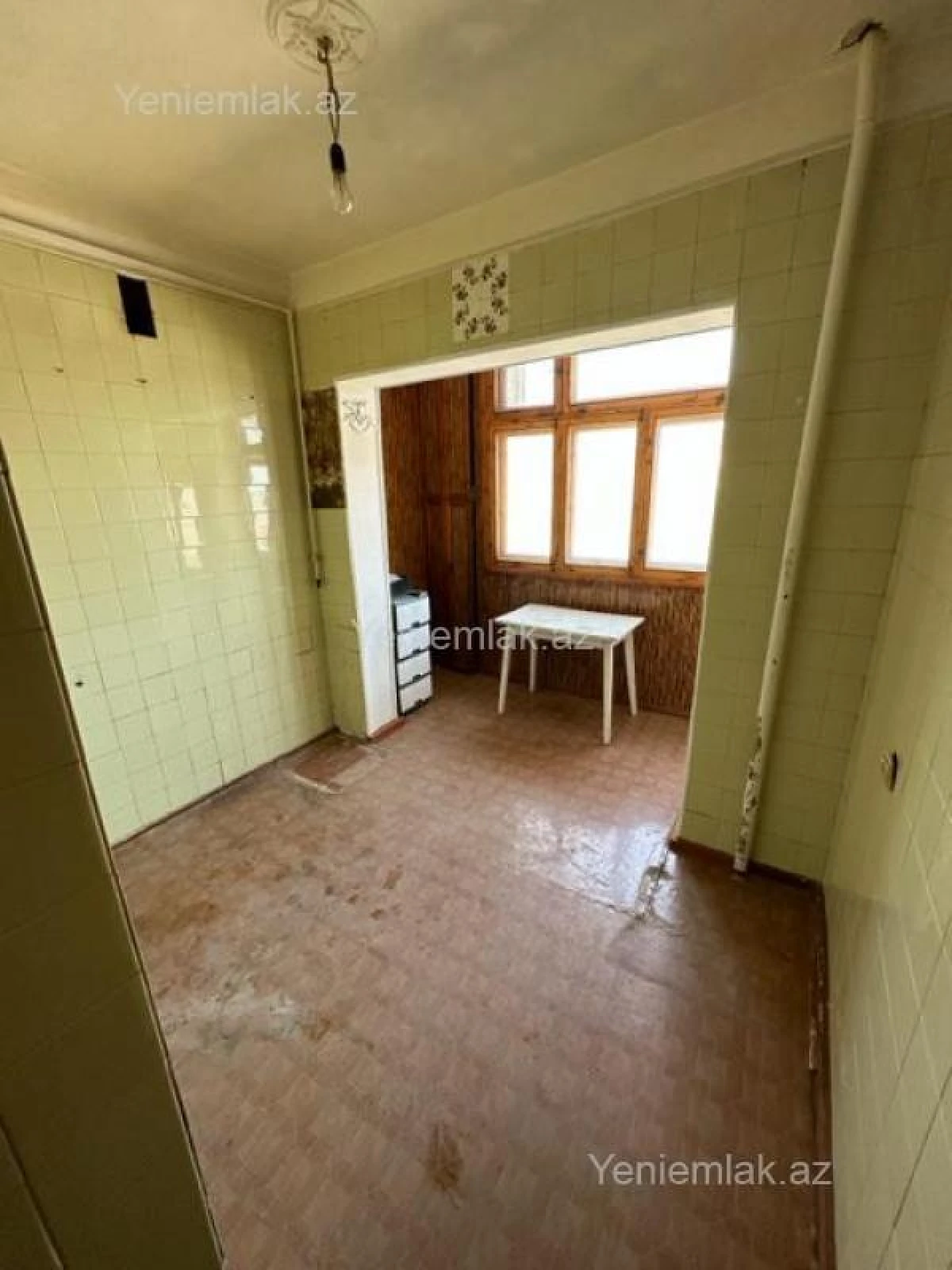 Satılır 3 otaqlı köhnə tikili 90 m²