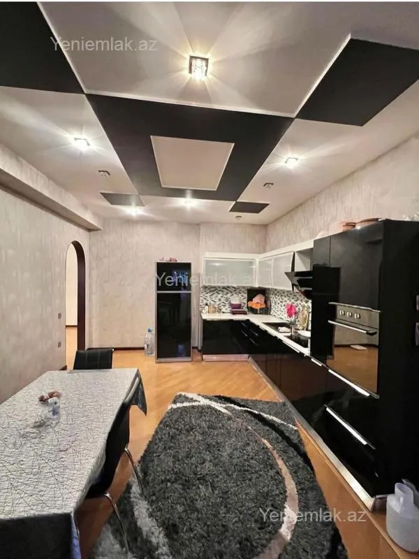 Satılır 3 otaqlı yeni tikili 140 m²